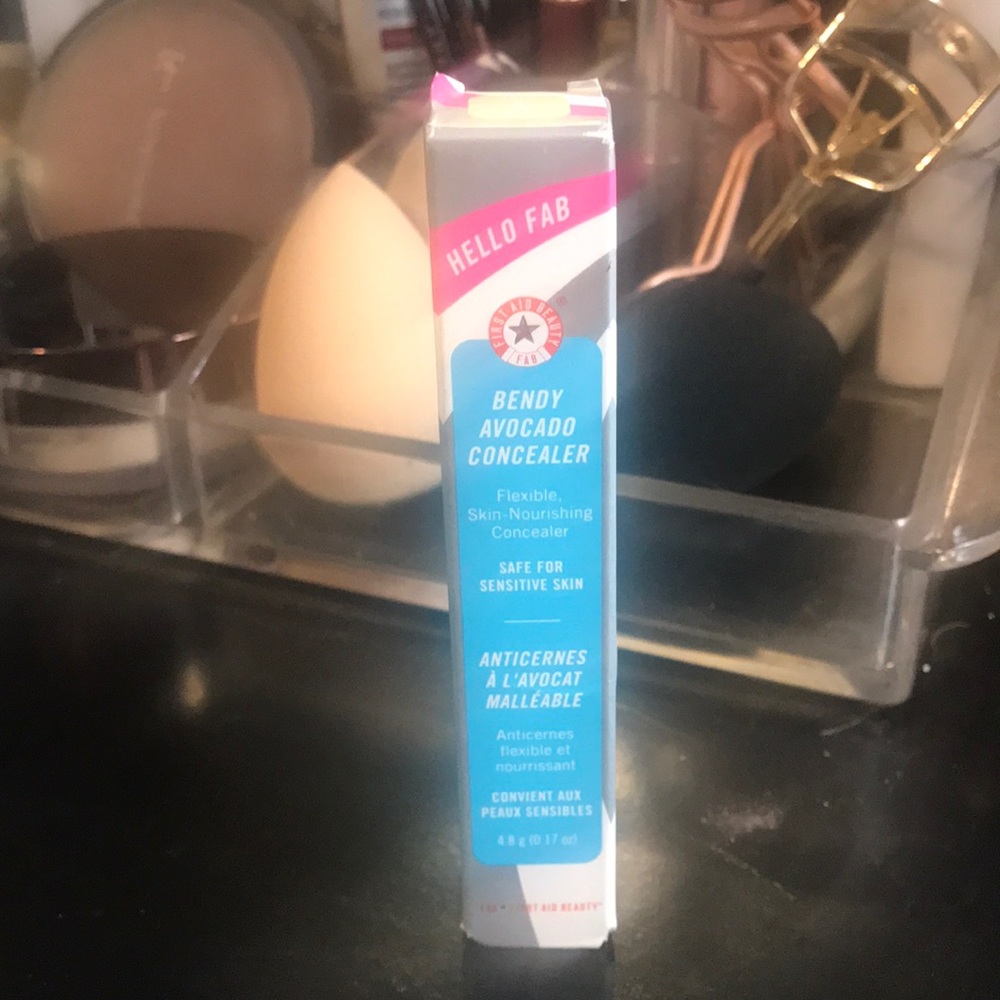 First Aid Beauty - Bendy Avocado Concealer